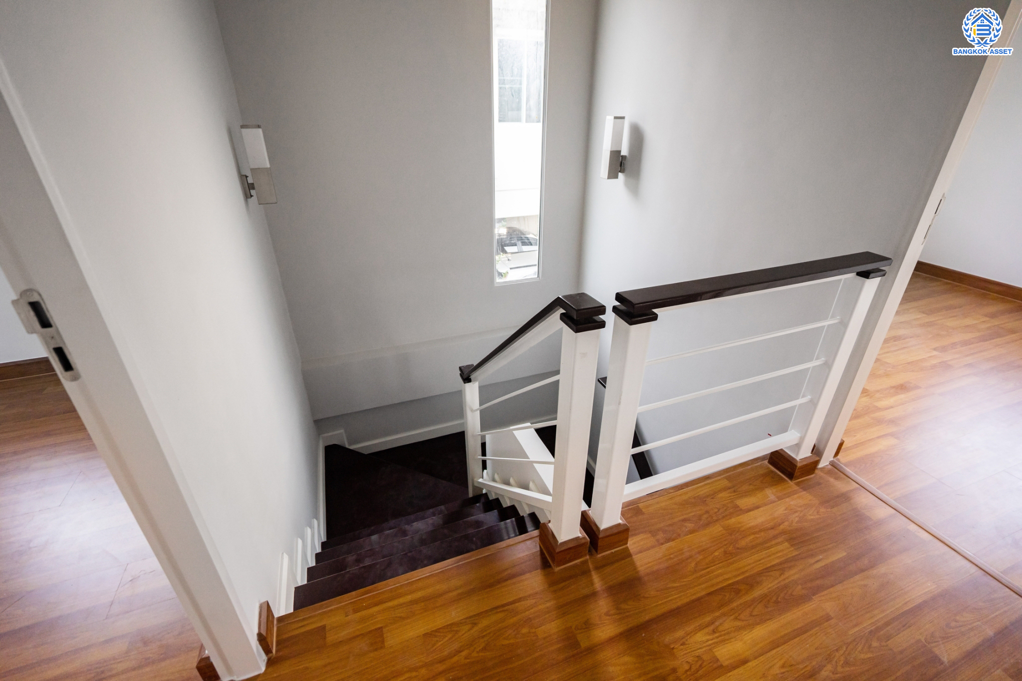 บ้านเดี่ยวมือสองนนทบุรี ม.ฮาบิเทีย ราชพฤกษ์-345 จากแบรนด์คุณภาพ Sansiri เนื้อที่ 50 ตร.ว. ฟังก์ชัน 3 ห้องนอน 2 ห้องน้ำ จอดรถได้ 2 คัน  บนทำเลติดถนนใหญ่345 พร้อมเชื่อมสู่ราชพฤกษ์, แจ้งวัฒนะ และติวานนท์ ฯลฯ ได้อย่างรวดเร็ว ใกล้ทางด่วน "ศรีสมาน" และรายล้อมด้วยสิ่งอำนวยความสะดวกครบ